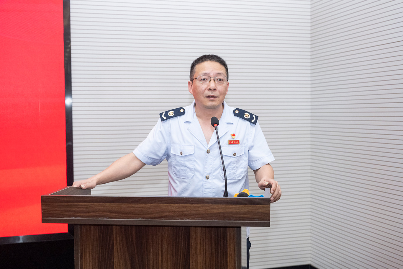 刘震.jpg